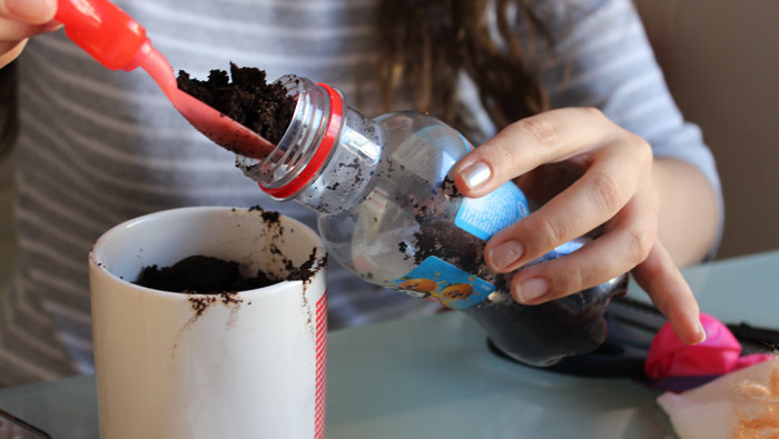 El cuerpo del personaje lo podemos rellenar de aquello que más nos guste: desde café…