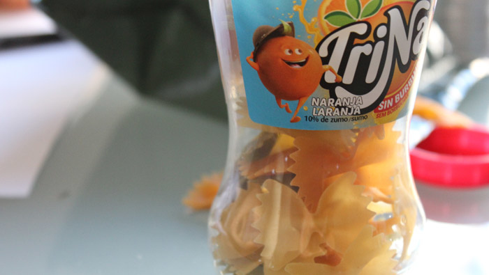 …hasta pasta de colores, arena coloreada con tizas… ¡las posibilidades son infinitas!