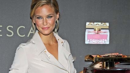 La top Bar Refaeli