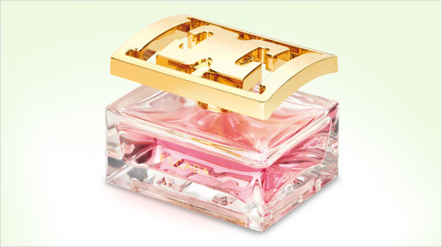 Especially Escada es una Eau de Parfum y, a diferencia de las Eau de Toilette, tiene una fragancia más intensa y duradera en la piel, así que es un perfume adecuado para todo el año.