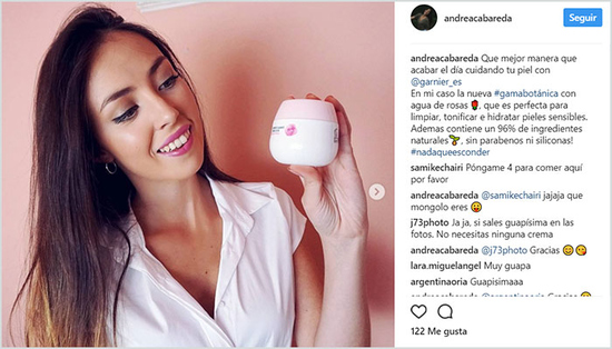 La bopki andreacabareda muestra su pack SkinActive agua de rosas